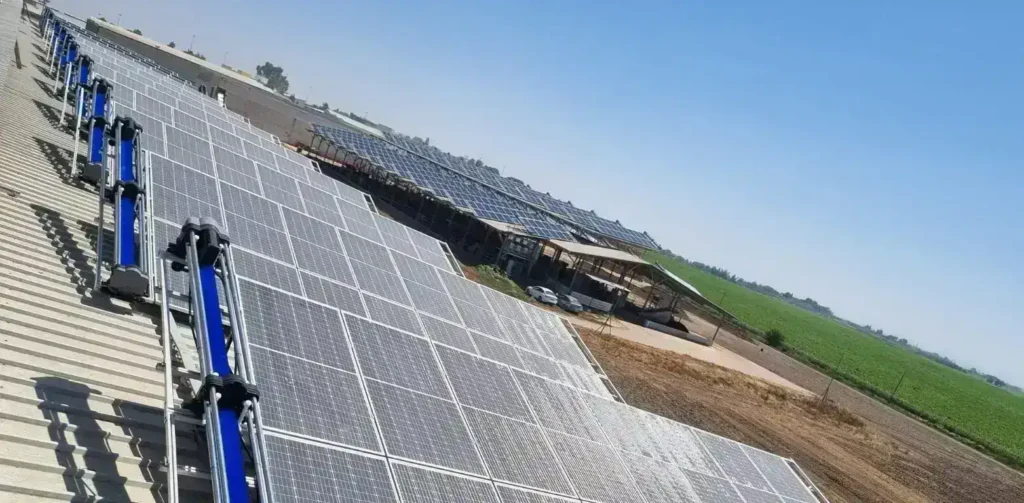 מערכת רובוטית לניקוי פאנלים סולאריים של Solaris Hydrobotics